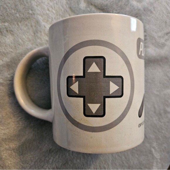 Player 2 Game Controller Coffee Mug by Think Geek No Chips/Cracks - Picture 5 of 5